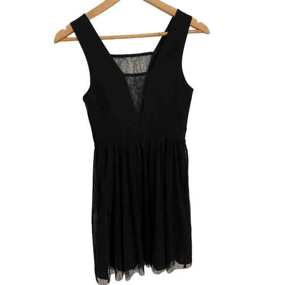 NWT BCBGeneration Lace Chiffon Sleeveless Little Black Dress - Picture 3 of 10
